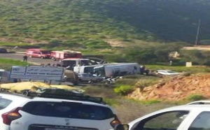 وفاة 4 من موظفي الأمن وإصابة العشرات في حادث سير