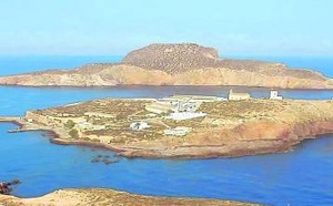 "اختراق" في الجزر المحتلة.. كيف تحولت صخور "شفاريناس" والبوران إلى ثغرة أربكت إسبانيا؟