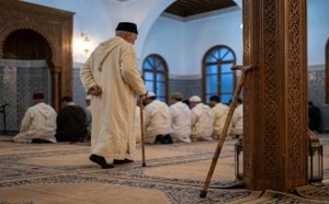 تفاصيل إضافية.. مرحل من فرنسا بسبب “الإشادة بالإرهاب” يقتل إماما بضربات هراوة على الرأس بالدريوش