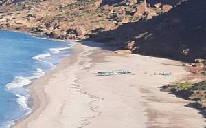 "الشناقة" يحرمون الساكنة من خيرات بحرهم.. غضب بسيدي حساين بسبب "طيران" أسعار السمك في الميناء