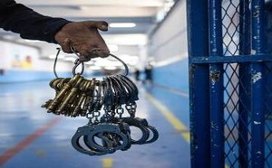 قضية خيانة زوجية تقود إلى سجن عميد شرطة ونائبه بعد التلاعب بدليل حاسم