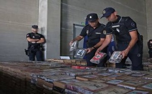 قرار قضائي مفاجئ في إسبانيا.. إطلاق سراح متهمين في أكبر شبكة كوكايين