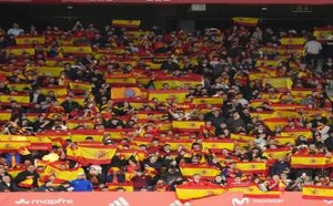 سقطة أخلاقية.. الجماهير الإسبانية ترفع شعار "المسلم هو من لا يقفز" في مباراة ودية ضد مصر