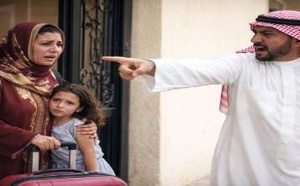 سعودي يطرد زوجته المغربية وابنتهما من بيت الزوجية