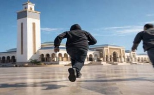 توقيف غرباء من طرف فرقة "مكافحة العصابات" بالناظور يندسون وسط المصلين بغرض النشل