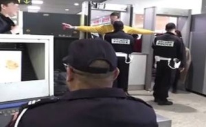 يقظة أمنية تسقط شبكة تهريب بالمطار.. حجز 10 كلغ من المخدرات داخل حقائب مسافرين