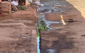 شلل مروري وتلوث بيئي.. ساكنة أولاد إبراهيم بالناظور تستنجد لرفع ضرر السوق العشوائي