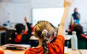 زلزال بالبعثة الفرنسية.. الحبس النافذ لأستاذة "لقنت" القاصرين دروسا في المثلية