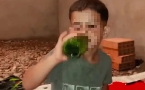 واقعة إرغام طفل على شرب الخمر.. القضاء يدين المتهمين بعشر سنوات