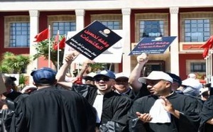 شلل بالمحاكم وتلويح بالتصعيد.. كواليس ليلة الغضب المهني لأصحاب البدلات السوداء أمام البرلمان