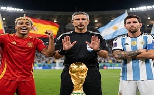 "فيفا" يحسم هوية حكم نهائي مونديال 2026 بين إسبانيا والأرجنتين