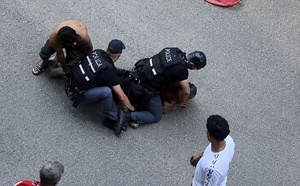 سفارة المملكة بإيطاليا تدخل على خط مقتل الشاب المغربي على يد الشرطة