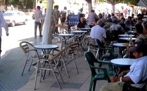احتلال الأرصغة والممرات من قبل المقاهي بأزغنغان يغضب فعاليات مدنية محلية