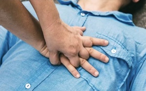 سكتة قلبية مفاجئة تنهي حياة سائق حافلة سياحية بمدخل الحسيمة
