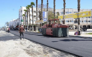 جماعة العروي تُطلق المرحلة الأولى لمشروع إعادة تزفيت الشوارع بمليار سنتيم