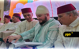 شيخ الزاوية القادرية البودشيشية معاذ بودشيش يتسلم هبة ملكية