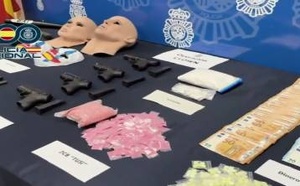 أقنعة سيليكون ومسدسات نصف آلية: تفاصيل الإيقاع بثلاثة متورطين في تجارة المخدرات الاصطناعية
