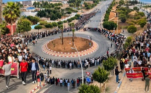 طلبة القطب الجامعي بالناظور يصعّدون احتجاجاتهم رفضاً لرسوم التسجيل