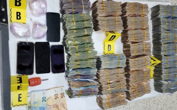 حجز 330 غرام كوكايين وأكثر من 1.5 مليون درهم والشرطة تعتقل ثلاثة بينهم سيدة