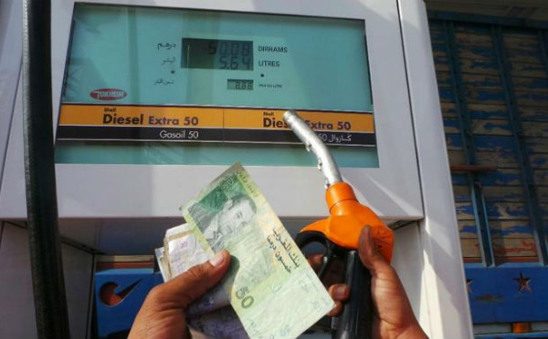 أسعار المحروقات تسجل انخفاضا بمحطات الوقود بالناظور وباقي المناطق