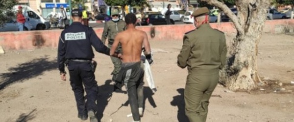 هل ستتحرك سلطات الناظور لإجلاء المتشردين.. مختل ينهي حياة شخص بالشارع العام