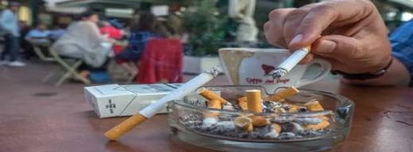 غضب في قطاع المقاهي بالمغرب بسبب قانون منع التدخين.. المهنيون يشتكون والمواطنون يرحبون