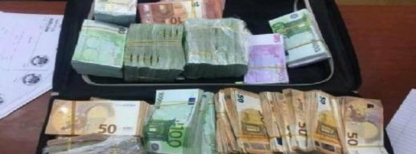 رجال أعمال مغاربة في مرمى نيران التحقيقات.. أموال ضخمة تهرب إلى فرنسا وإسبانيا