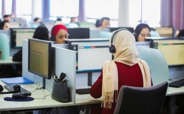 قانون فرنسي يهدد بحرمان آلاف الشباب المغاربة من العمل في مراكز النداء