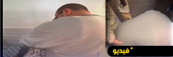 لحظات وداع مؤثرة.. ناصر الزفزافي يودع والدته ويقبل قدمها