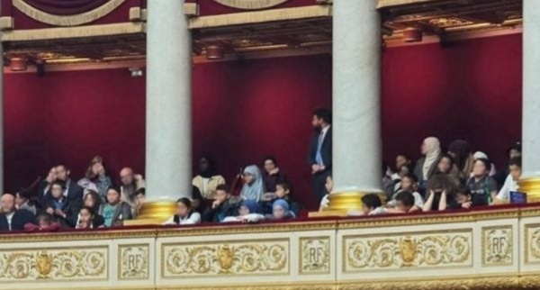 ارتداء الحجاب داخل الجمعية الوطنية يثير رفضا واسعا بفرنسا