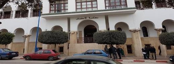 الحسيمة: 10 متهمين بالغين يمثلون أمام القضاء على خلفية أحداث إمزورن