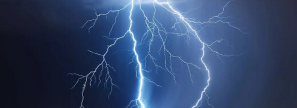 صاعقة برق تودي بحياة شخص متشرد