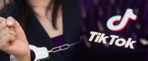 الاتجار بالبشر والإخلال العلني بالحياء.. إيداع والدة تيكتوكر شهير السجن