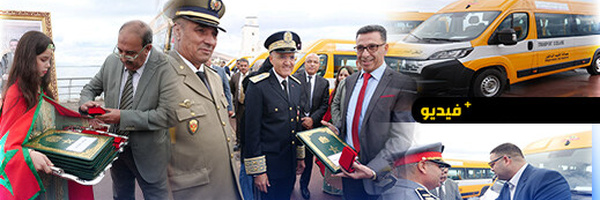 عامل الناظور يشرف على توزيع خمس حافلات للنقل المدرسي