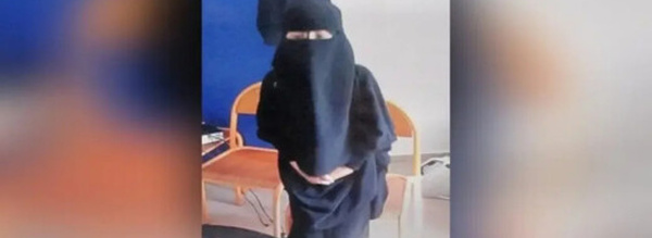تلميذة تمنع من الدراسة بسبب ارتدائها النقاب 