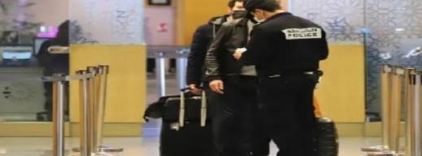 توقيف جزائري داخل مطار محمد الخامس متورط في تهريب المخدرات