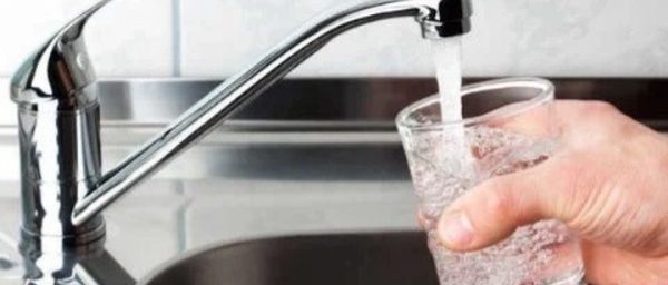 تقرير فرنسي: مياه الصنبور في المغرب لاتصلح حتى لغسل الأسنان