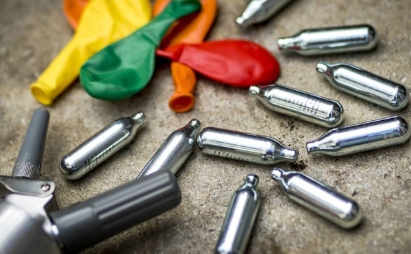 انتشار “غاز الضحك” بين الشباب يثير القلق بالمغرب