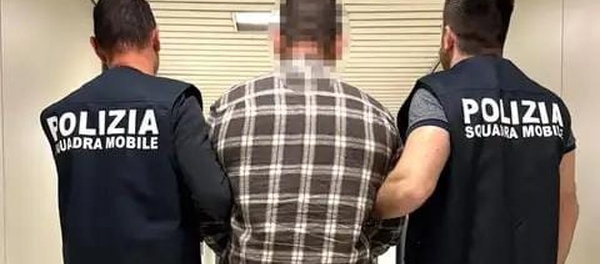 رجل يتنكر بزي والدته للحصول على معاشها بعد وفاتها