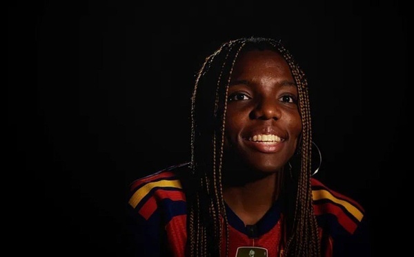 بعد استدعائها لمنتخب إسبانيا.. إدنا تعود بذاكرتها إلى رحلتها عبر قارب الموت الذي انطلق من المغرب