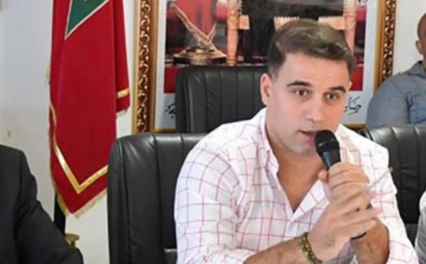 التيزيتي ينتقد مسؤول مؤسسة منتخبة ويعتبره مساهما في الجمود الاقتصادي للناظور