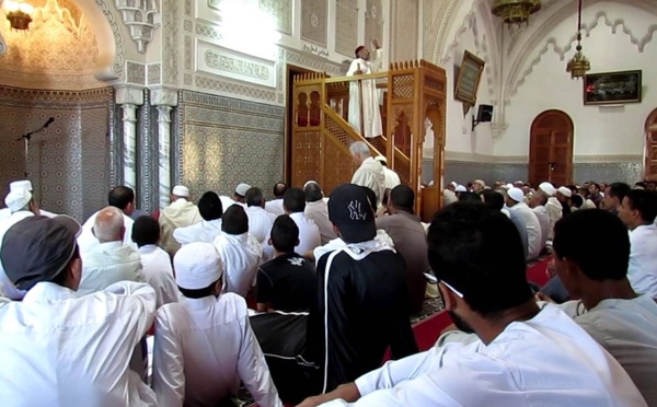 توقيف إمام يثير السخط والمطالب بإعادته تتصاعد