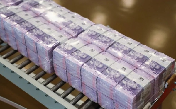 مقايضة صورية.. جال أعمال ومهاجرون مغاربة يهربون الأموال عبر عقارات وفلاحة