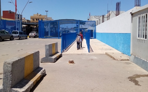 فوضى التسول و"الحراكة" في باب مليلية تسائل السلطات وتدعوها للتحرك