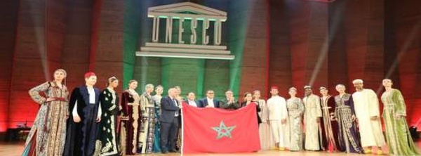 القفطان المغربي ينتصر في اليونسكو.. والجزائر تتلقّى “صفعة تراثية” مدوية
