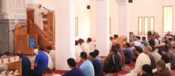 الأوقاف في خطبة الجمعة: الالتزام بالقوانين الوضعية واجب شرعي