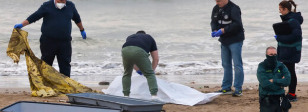 العاصفة “إميليا” تتسبب في جرف جثة متحللة لشواطئ مليلية المحتلة