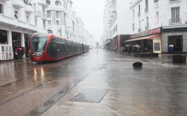 استنفار وتعبئة واسعة في البيضاء تحسبا لتساقطات مطرية قوية