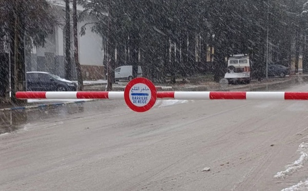 قسوة الأحوال الجوية تعلق حركة السير على الطريق الرابطة بين إساكن والحسيمة