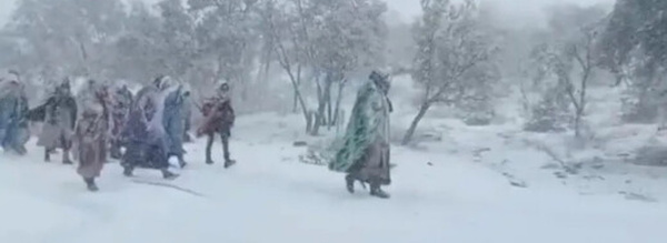 وسط قساوة الطقس.. سكان "بوتفردة" يتجهون لعمالة بني ملال احتجاجا على التهميش